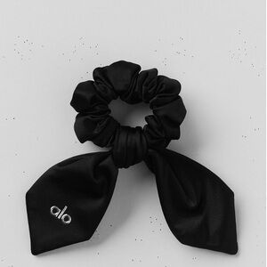 NWT, Alo Yoga Airlift Rhythm Scrunchie - Black (One Size), Ret. $48